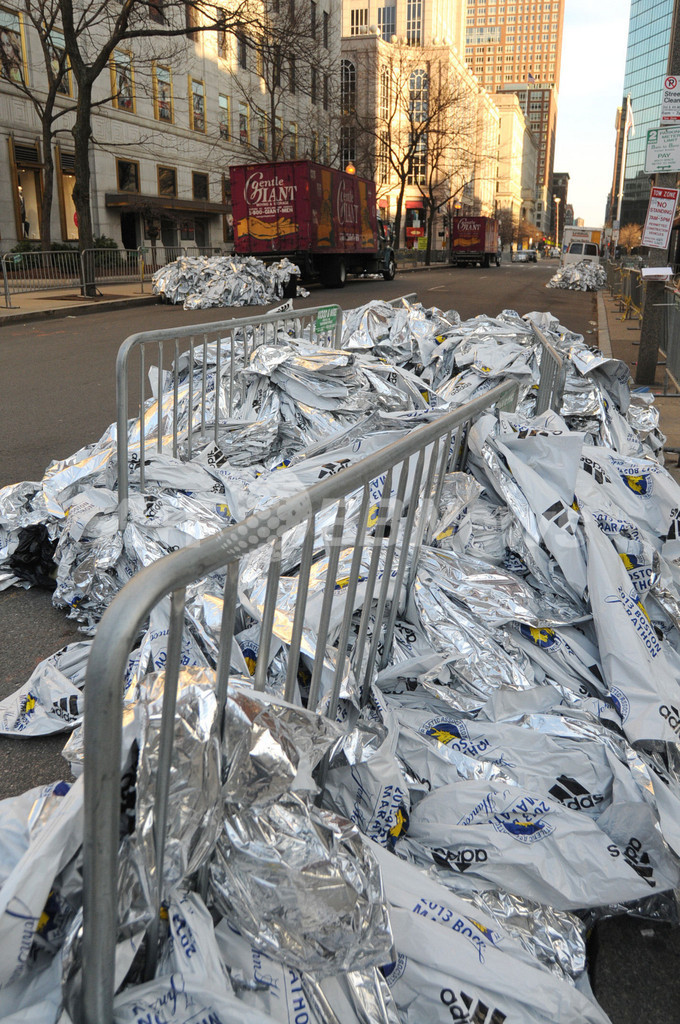 ボストン・マラソンで複数の爆発、3人死亡 100人超負傷