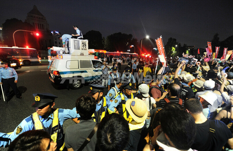 脱原発デモで国会を包囲、主催者発表で20万人参加