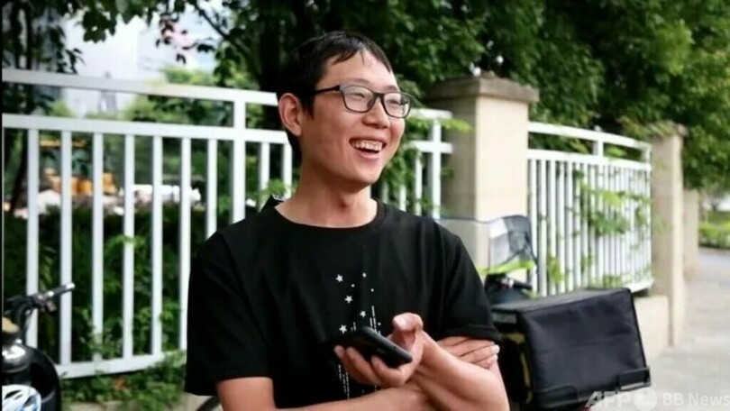 中国杭州 人助けで橋から飛び降りた配達員 個人と企業の賞金を断る