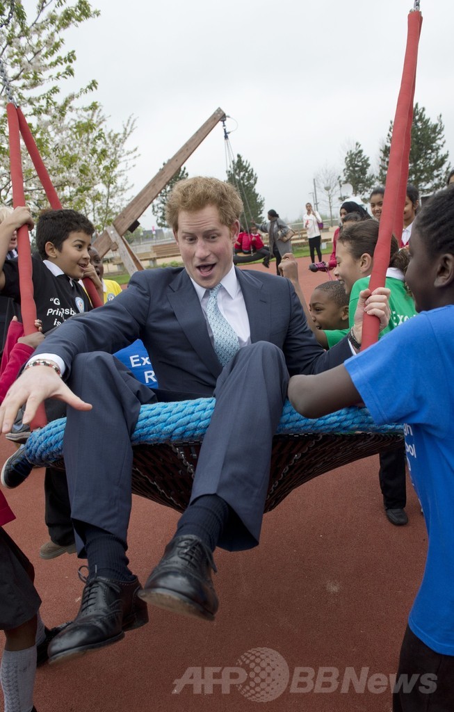 英ヘンリー王子、オープン前日のオリンピックパークを訪問