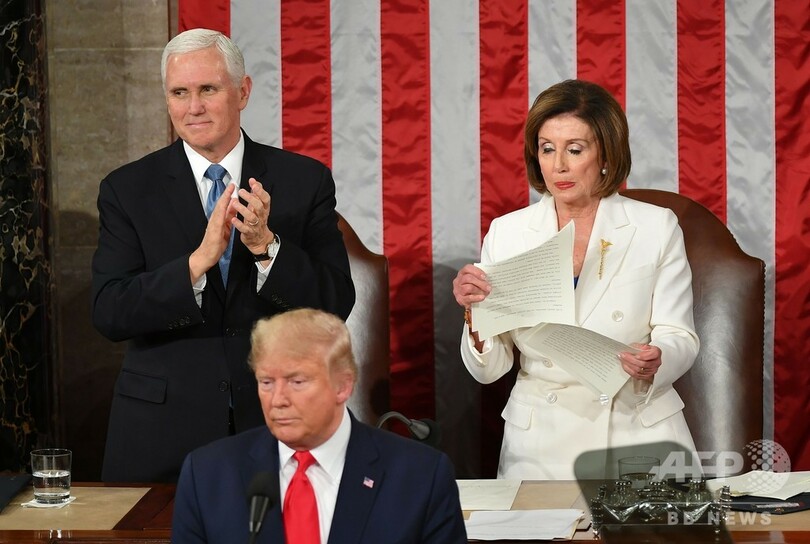 トランプ氏が一般教書演説、ペロシ氏は終了後に原稿破る