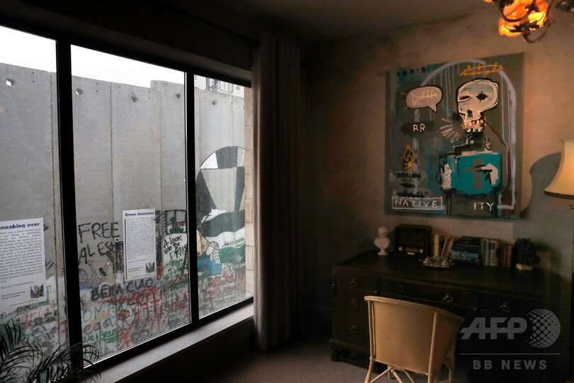 バンクシーが「世界最悪の眺め」のホテル開業 パレスチナ自治区