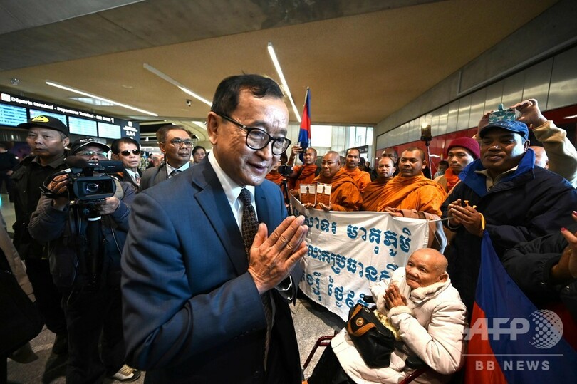カンボジア野党指導者、帰国目指すもパリで搭乗拒否される