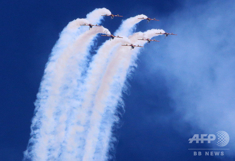 青空はキャンバス クウェート航空ショー 写真19枚 国際ニュース Afpbb News