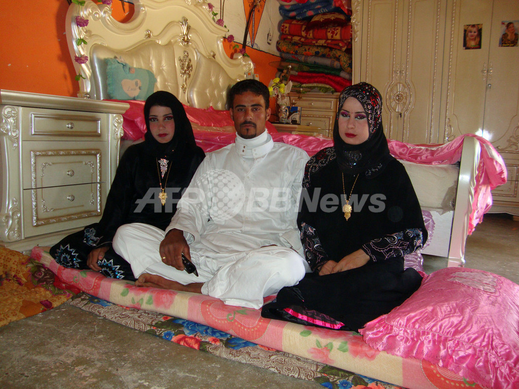 2人の女性を愛したイラク人男性 2人と同時婚 写真2枚 国際ニュース Afpbb News