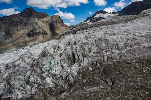 西欧最高峰モンブラン 猛暑で落石多発 「冷蔵庫サイズ」も 写真14枚