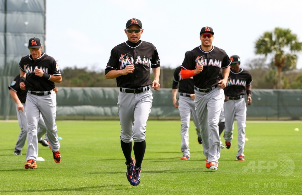 【スタジアム配布】イチローボブルヘッド2016 マイアミ・マーリンズ イチロー 3000本安打記念 MLB 2016 カウンター付きボブルヘッド