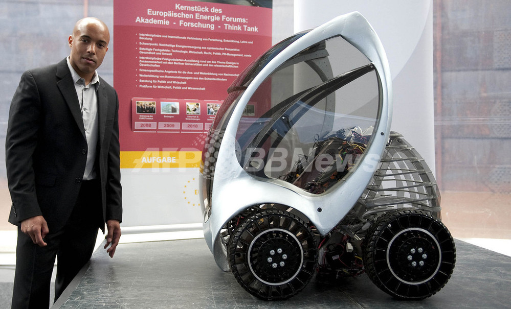 折りたたみ電気自動車「Hiriko」、ドイツで披露 写真6枚 国際ニュース：AFPBB News