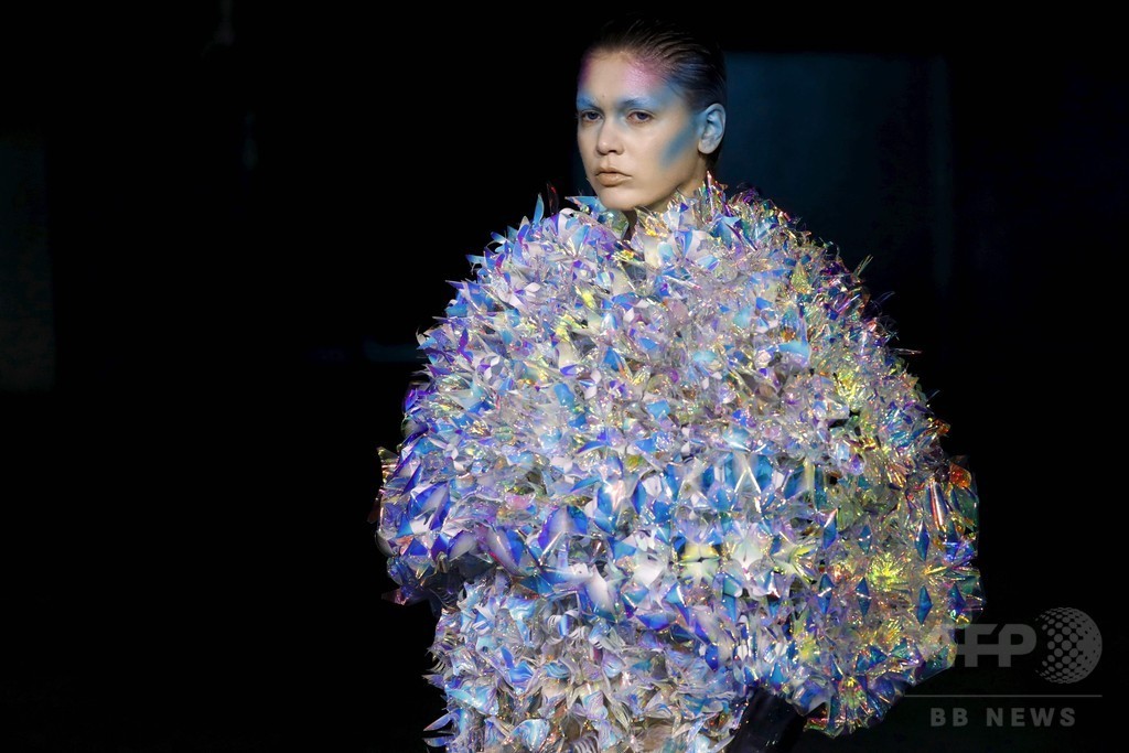 「ユイマ ナカザト」16/17年秋冬パリ・オートクチュール