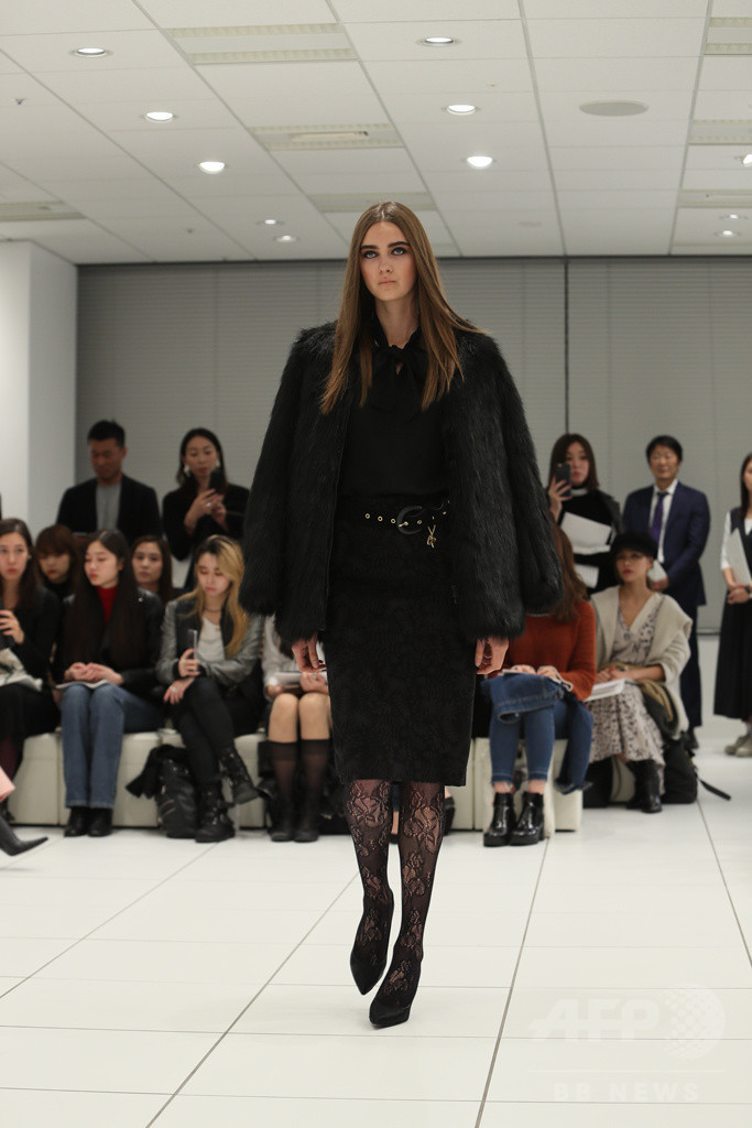 ユニクロの「カリーヌ･ロワトフェルド」コレクションに注目