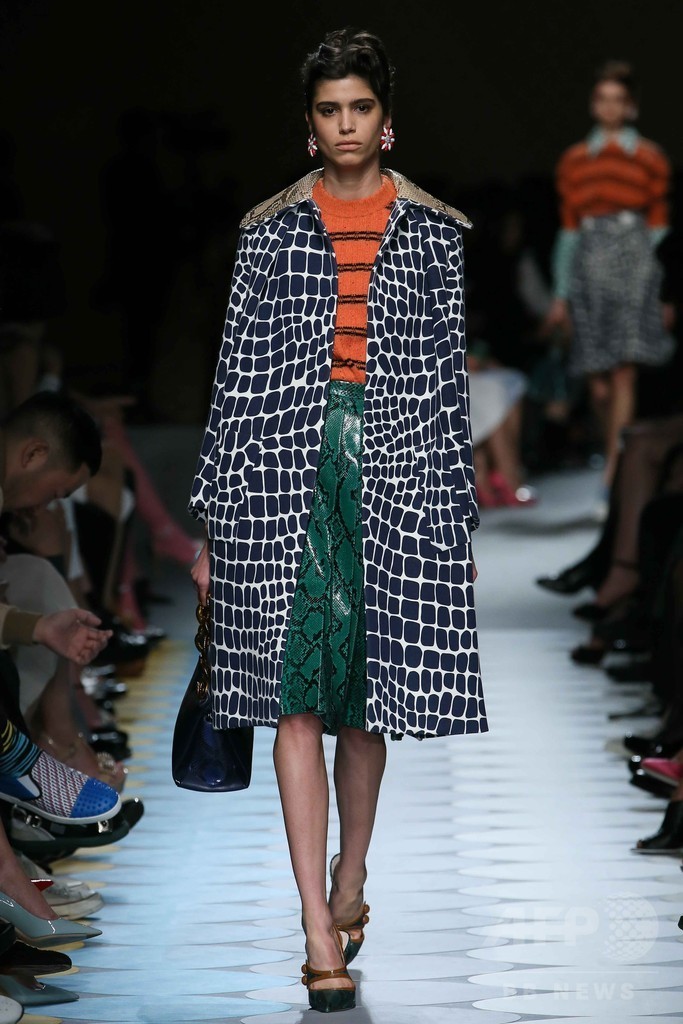 「ミュウミュウ」南青山店オープン、ショー＆パーティーを開催