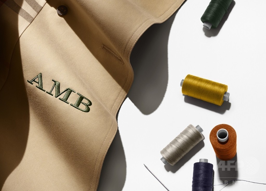 バーバリー、トレンチコートへのイニシャル刺繡オーダー