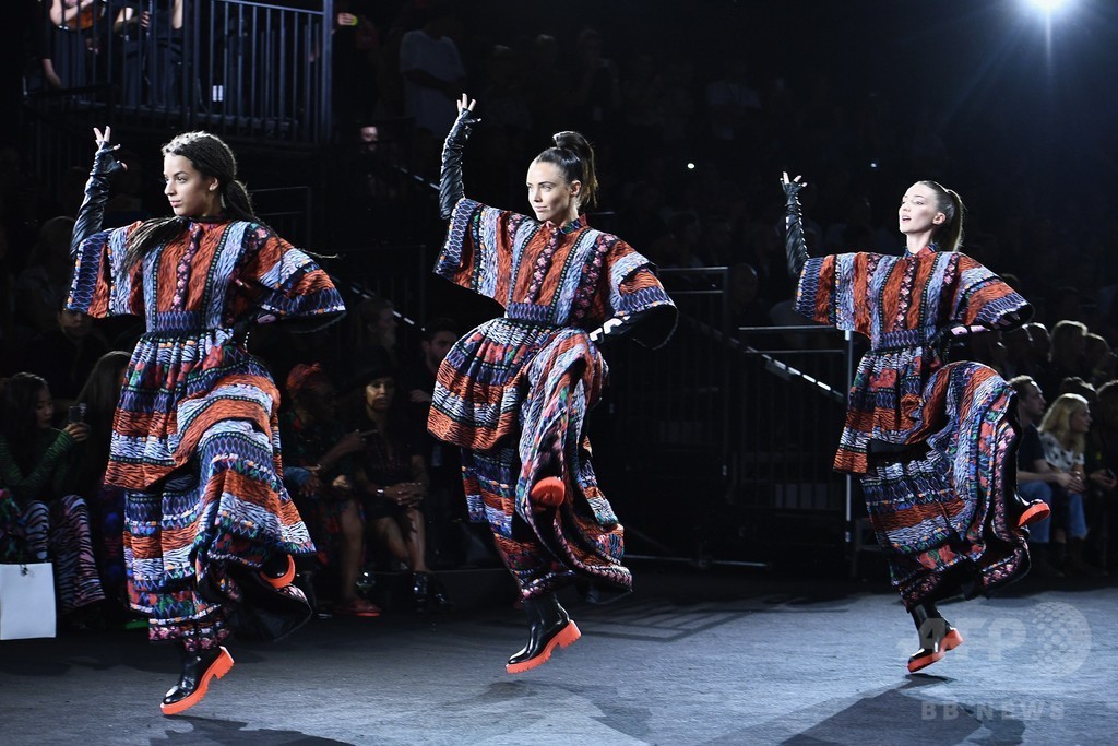 NYで「ケンゾー×H&M」ローンチパーティー、クロエ・セヴィニーら登場