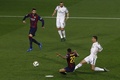 14-15スペイン1部リーグ第28節、FCバルセロナ対レアル・マドリード。同点ゴールを決めるレアル・マドリードのクリスティアーノ・ロナウド（2015年3月22日撮影）。(c)AFP/QUIQUE GARCIA