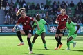 サッカー女子W杯オーストラリア・ニュージーランド大会、グループB、ナイジェリア対カナダ。ボールをコントロールするカナダのジョーディン・ハイテマ（左、2023年7月21日撮影）。(c)WILLIAM WEST / AFP