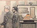 米ミネソタ州内の勾留施設からビデオを通じてミネアポリスの裁判所に出頭したデレク・ショービン容疑者（右）を描いた法廷画（2020年6月8日作成）。(c)Cedric HOHNSTADT / AFP