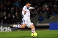 12-13フランス・リーグ1は10日、第24節の試合が各地で行われ、オリンピック・リヨン（Olympique Lyon）は1-3でリール（Lille OSC）に敗れた。

ボールを蹴る体勢に入るオリンピック・リヨンのステード・マルブランク（Steed Malbranque、2013年2月10日撮影）。(c)AFP/PHILIPPE MERLE
