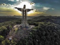ブラジル・リオグランデドスル州エンカンタドで建設中のキリスト像（2021年4月9日撮影）。(c)SILVIO AVILA / AFP
