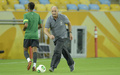 サッカーコンフェデレーションズカップ2013（Confederations Cup 2013）決勝のスペイン戦を控え、ブラジル代表が29日、決勝の舞台となるマラカナン・スタジアム（Maracana Stadium）で調整を行った。

調整でボールを蹴るブラジルのルイス・フェリペ・スコラーリ（Luiz Felipe Scolari）監督（2013年6月29日撮影）。(c)AFP/LLUIS GENE