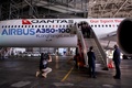 豪シドニー（キングスフォード・スミス）空港に駐機されたカンタス航空のエアバスA350-1000型機（2022年5月2日撮影）。(c)Wendell TEODORO / AFP