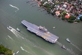インド南部ケララ州コチを出港する国産空母「ビクラント」。インド海軍提供（2021年8月4日撮影、公開）。(c)AFP PHOTO /Indian Navy