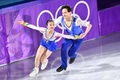 平昌冬季五輪、フィギュアスケートのエキシビションに臨む廉太鈺/金柱希組（2018年2月25日撮影）。(c)AFP/Mladen ANTONOV
