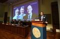 スウェーデンの首都ストックホルムにあるカロリンスカ研究所で、2019年のノーベル医学生理学賞の受賞が決まったグレッグ・セメンザ氏、ピーター・ラトクリフ氏、ウィリアム・ケーリン氏の画像（2019年10月7日撮影）。(c)Jonathan NACKSTRAND / AFP