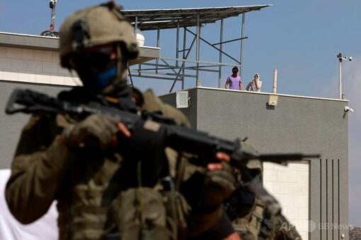 イスラエル極右議員、西岸「視察」で記念碑破壊 軍の警護悪用に批判