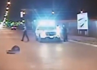 黒人少年射殺の米警官、殺人罪で訴追 「身も凍る」映像公開