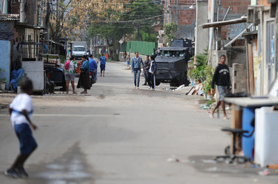 リオ警察が精鋭警官銃撃の強制捜査、容疑者3人殺害