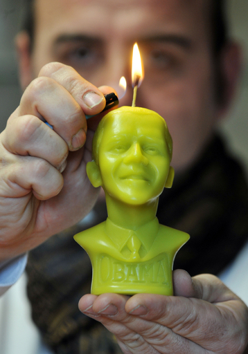 火を付けるのはもったいない？オバマキャンドル登場