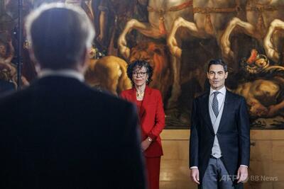 イェッテン氏、オランダ最年少首相に就任 同性愛者を公言も