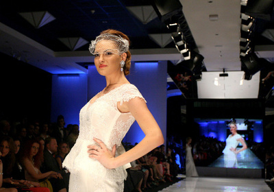 アルバニアでウエディングドレスのファッションショー開催
