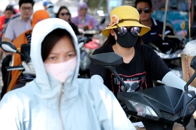 連日の高温、日焼け対策万全…でも暑くない？ 河南省