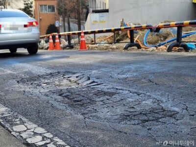 ソウルのマンション団地で道路陥没…「アスファルトがスポンジのよう…」