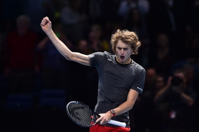 ズベレフが初のベスト4、フェデラーと激突へ ATPファイナルズ
