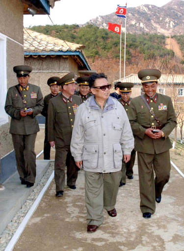 金総書記、朝鮮人民軍を視察