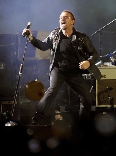 U2のワールドツアー初日でもマイケルさん追悼