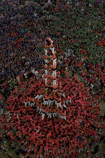 カタルーニャ伝統「人間の塔」大会開催、スペイン