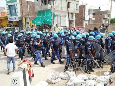 有罪の宗教指導者めぐる混乱続く、兵士ら教団本部を包囲 インド