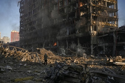 キエフで夜間爆撃、ショッピングセンターで6人死亡