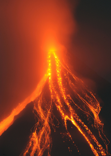 不安の中のクリスマス、フィリピン・マヨン山ろくの住民