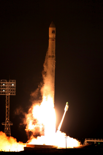 ロシア火星探査機、応答なし 地球落下の恐れも