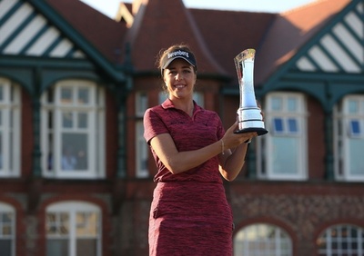 ホールが夢をかなえる全英女子OP制覇、比嘉は4位T