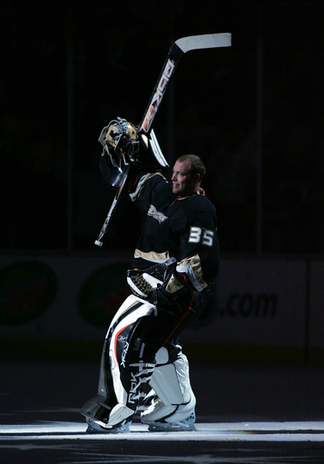 ダックス ブルースを降す