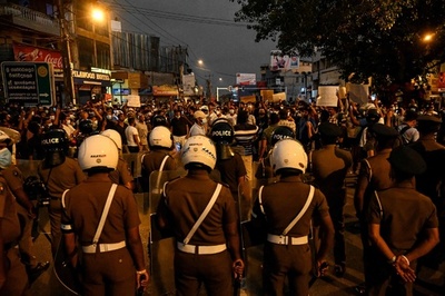 スリランカ内閣刷新へ 大統領・首相以外が全員辞職