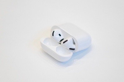 アップル「AirPods Pro 2」 補聴器機能をFDA承認