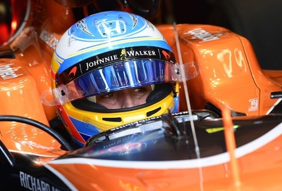 怒るアロンソ、スチュワードは「ハイネケンを飲んでいた」