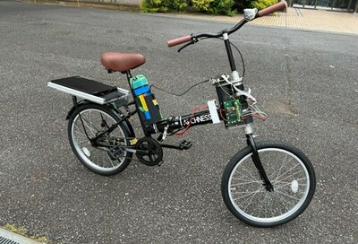 芝浦工業大学、「曲がりたい」と「転びそう」を見分ける 電動バイク制御技術を開発ー運転者の意図を理解し、必要なときだけ転倒防止を支援－