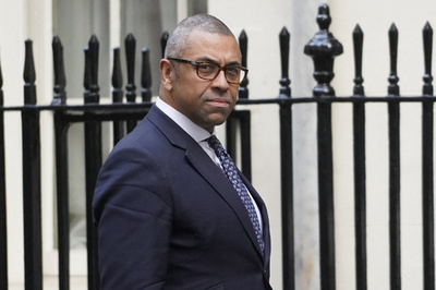 英外相に批判殺到、カタールW杯に向かうLGBTQファンへの発言で